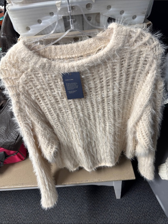 Universal Thread Sweaters - Universal thread fuzzy sweater M // 092638
